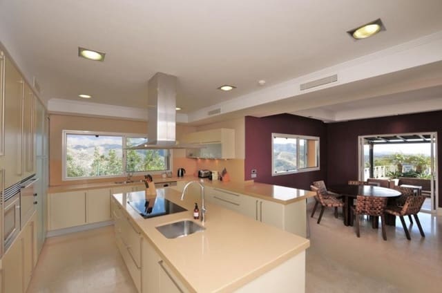 4 quarto Moradia para venda em Marbella com piscina garagem - 2 750 000 € (Ref: 10001763)