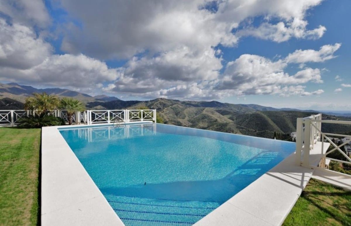 4 quarto Moradia para venda em Marbella com piscina garagem - 2 750 000 € (Ref: 10001763)