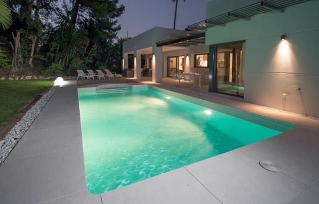 4 sypialnia Willa na sprzedaż w Marbella z basenem - 1 495 000 € (Ref: 10001765)