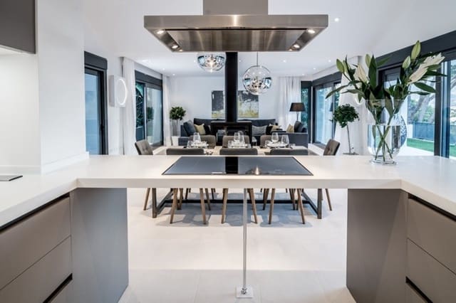 4 sypialnia Willa na sprzedaż w Marbella z basenem - 1 495 000 € (Ref: 10001765)