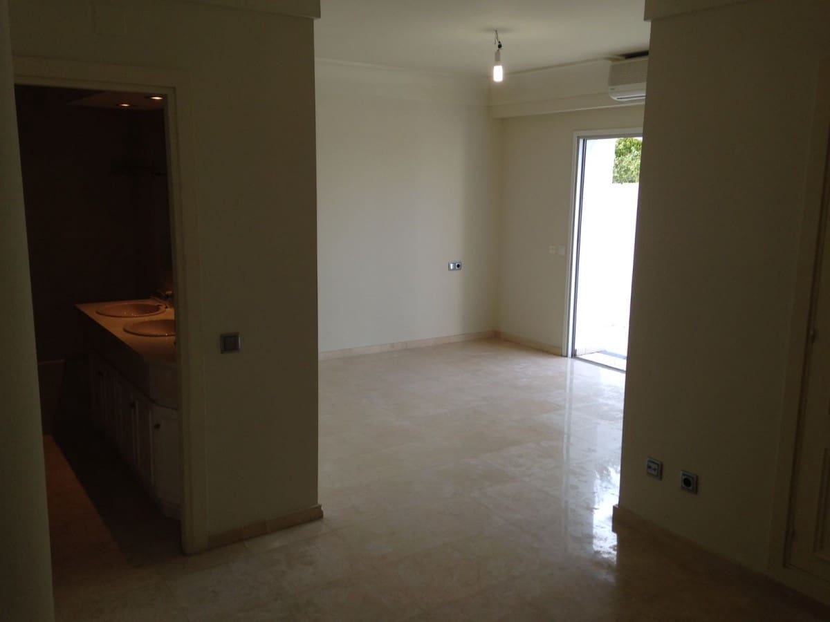 3 bedroom Apartment for sale in Marbella with pool garage - € 1,400,000 (Ref: 10001767)