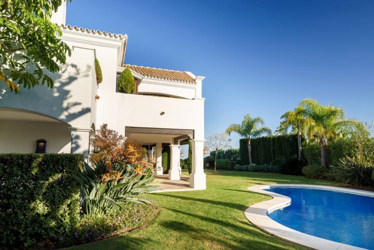 5 bedroom Villa for sale in Marbella with pool garage - € 2,995,000 (Ref: 10001768)