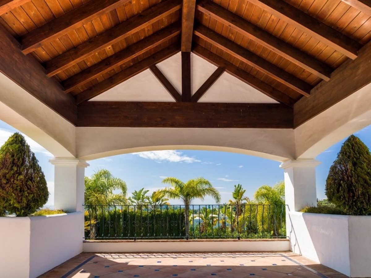 5 bedroom Villa for sale in Marbella with pool garage - € 2,995,000 (Ref: 10001768)