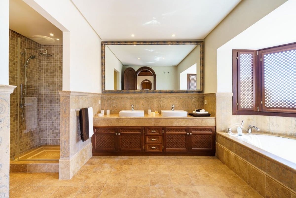 5 bedroom Villa for sale in Marbella with pool garage - € 2,995,000 (Ref: 10001768)