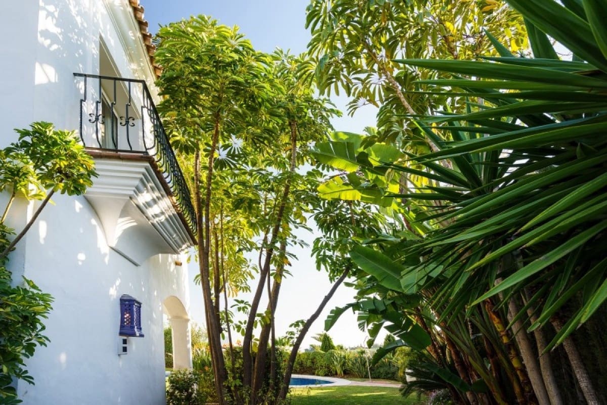 5 bedroom Villa for sale in Marbella with pool garage - € 2,995,000 (Ref: 10001768)