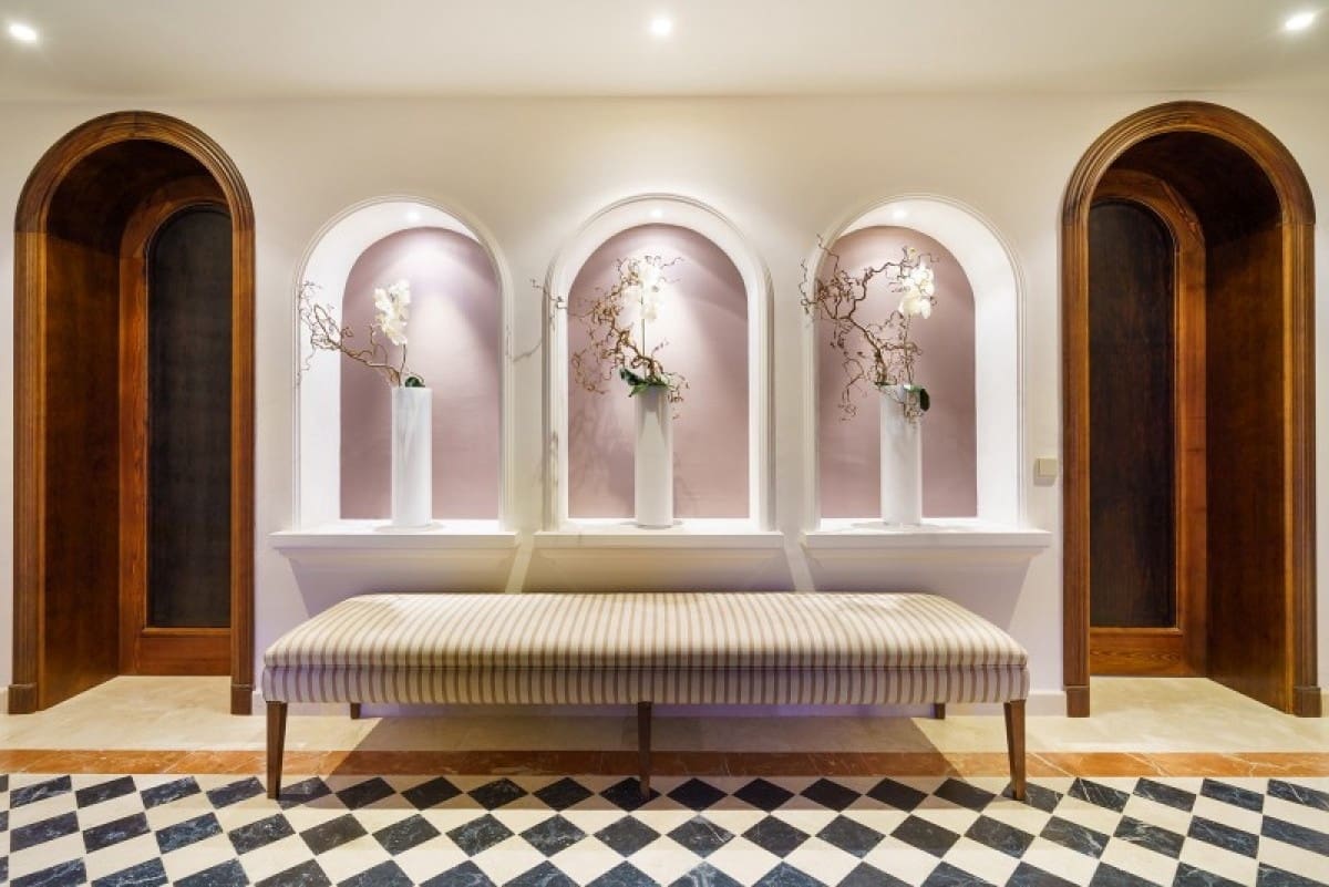 5 bedroom Villa for sale in Marbella with pool garage - € 2,995,000 (Ref: 10001768)