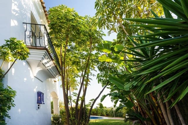 5 bedroom Villa for sale in Marbella with pool garage - € 2,995,000 (Ref: 10001768)