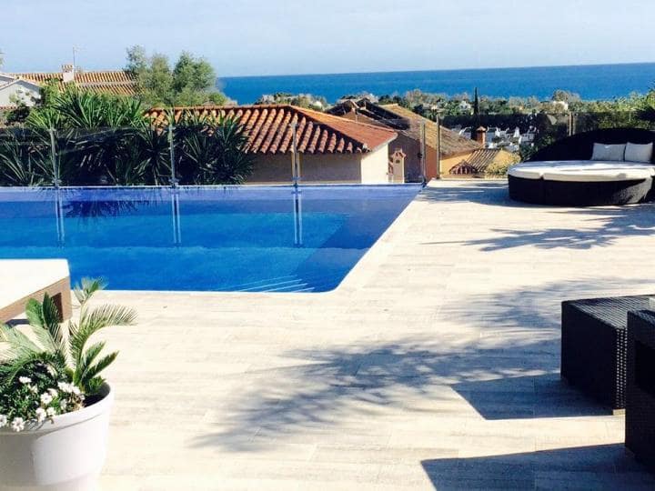 8 slaapkamer Villa te koop in Marbella met zwembad garage - € 3.500.000 (Ref: 10001769)