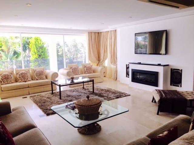 8 soverom Villa til salgs i Marbella med svømmebasseng garasje - € 3 500 000 (Ref: 10001769)
