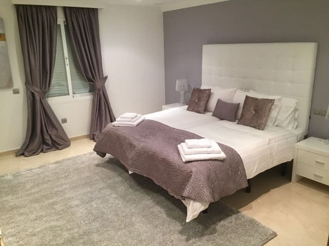 8 soverom Villa til salgs i Marbella med svømmebasseng garasje - € 3 500 000 (Ref: 10001769)