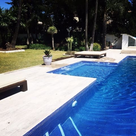 8 soverom Villa til salgs i Marbella med svømmebasseng garasje - € 3 500 000 (Ref: 10001769)