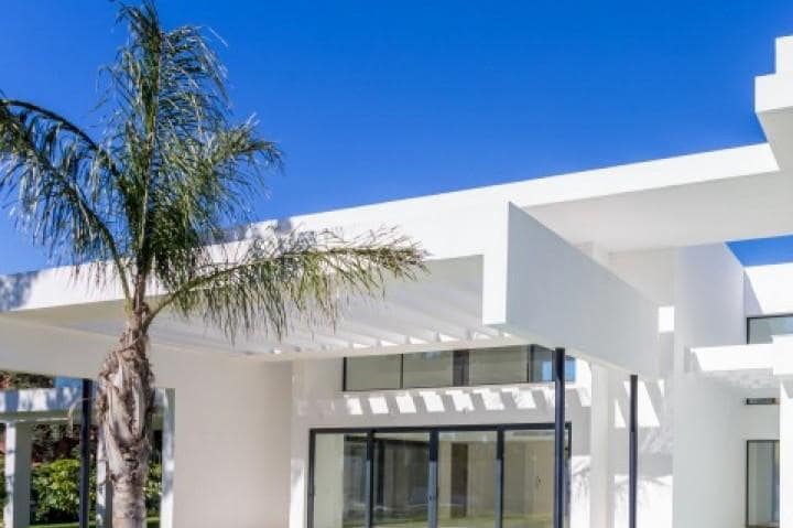 Chalet de 4 habitaciones en Guadalmina en venta con piscina garaje - 2.700.000 € (Ref: 10001770)