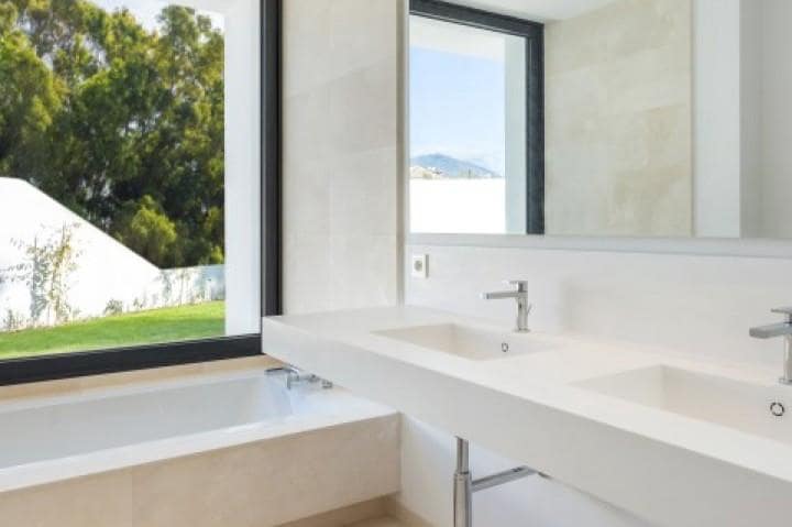 Chalet de 4 habitaciones en Guadalmina en venta con piscina garaje - 2.700.000 € (Ref: 10001770)