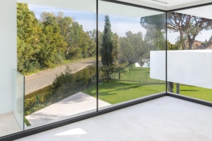 Chalet de 4 habitaciones en Guadalmina en venta con piscina garaje - 2.700.000 € (Ref: 10001770)