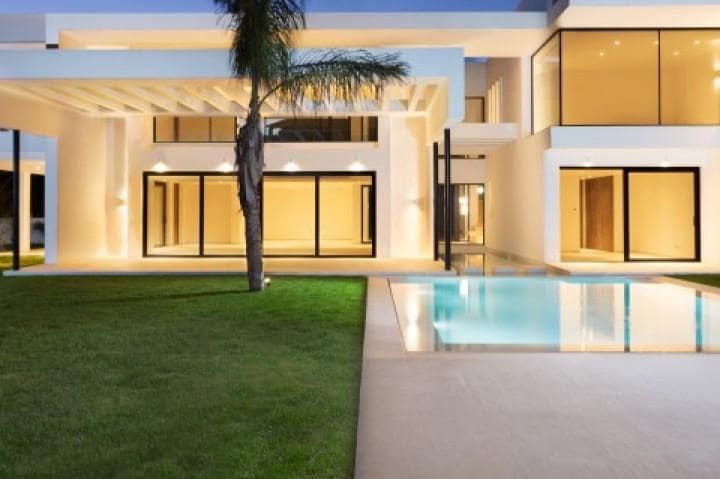 Chalet de 4 habitaciones en Guadalmina en venta con piscina garaje - 2.700.000 € (Ref: 10001770)