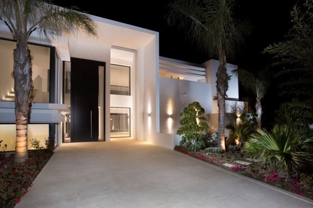 4 Zimmer Villa zu verkaufen in Guadalmina, Marbella mit Pool Garage - 2.700.000 € (Ref: 10001770)