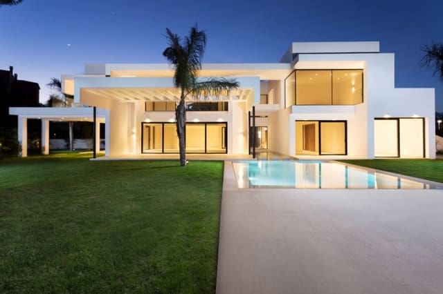 4 Zimmer Villa zu verkaufen in Guadalmina, Marbella mit Pool Garage - 2.700.000 € (Ref: 10001770)