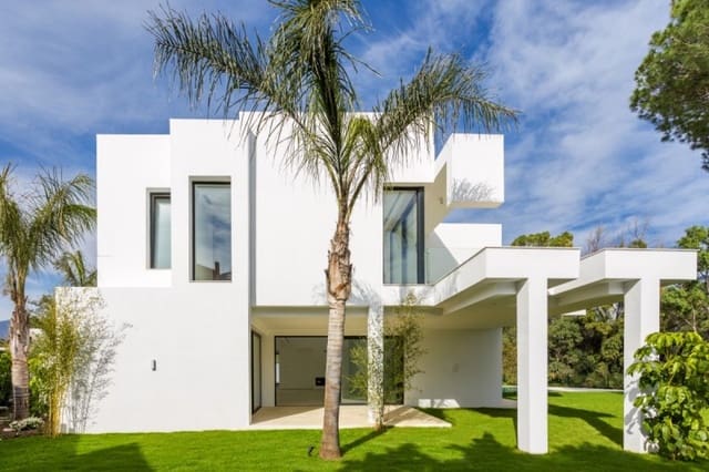 4 Zimmer Villa zu verkaufen in Guadalmina, Marbella mit Pool Garage - 2.700.000 € (Ref: 10001770)