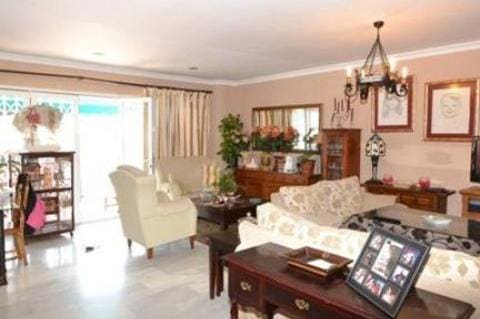 3 sypialnia Dom na sprzedaż w Marbella z basenem garażem - 389 000 € (Ref: 10001772)