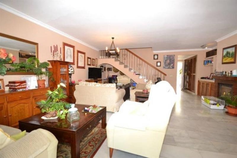 3 sypialnia Dom na sprzedaż w Marbella z basenem garażem - 389 000 € (Ref: 10001772)