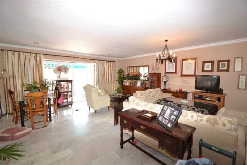 3 sypialnia Dom na sprzedaż w Marbella z basenem garażem - 389 000 € (Ref: 10001772)