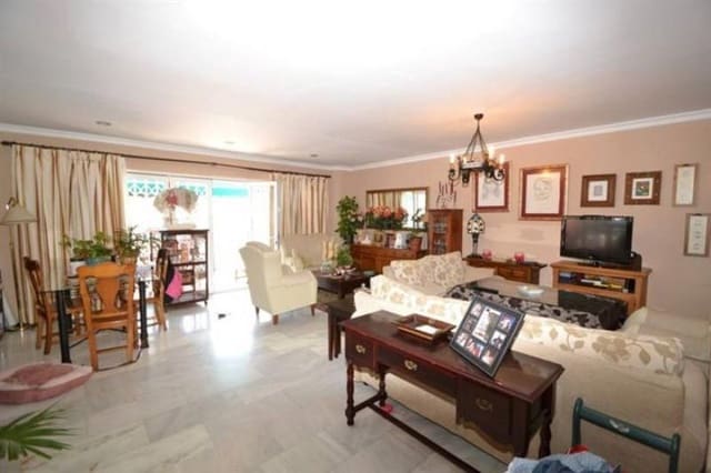 3 chambre Maison de Ville à vendre à Marbella avec piscine garage - 389 000 € (Ref: 10001772)