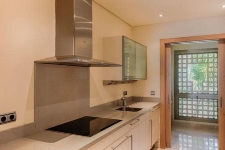 2 slaapkamer Appartement te koop in Marbella met zwembad garage - € 895.000 (Ref: 10001774)