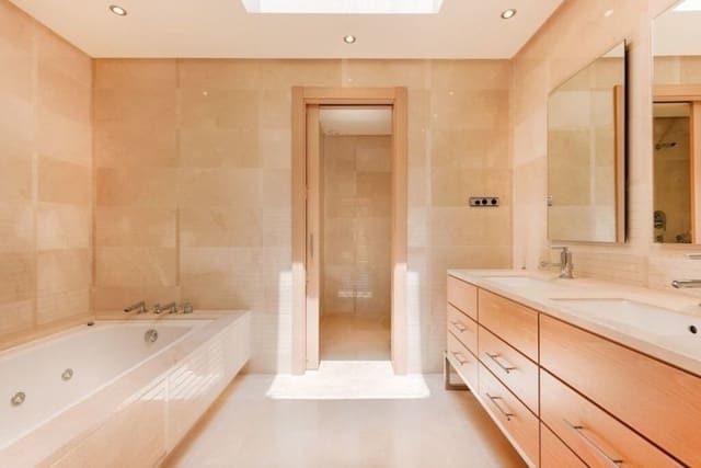 2 slaapkamer Appartement te koop in Marbella met zwembad garage - € 895.000 (Ref: 10001774)