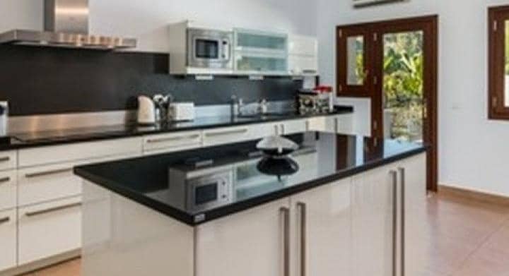 4 quarto Moradia para venda em Marbella com piscina - 1 875 000 € (Ref: 10001775)
