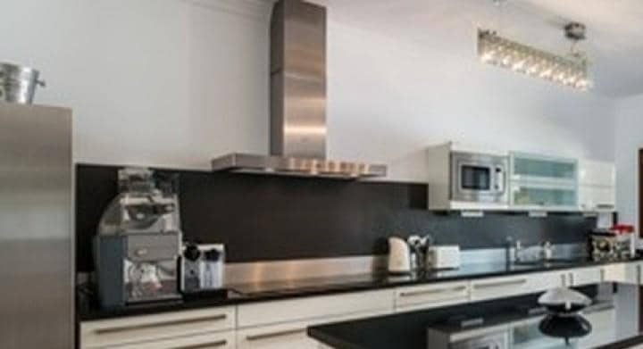 4 quarto Moradia para venda em Marbella com piscina - 1 875 000 € (Ref: 10001775)