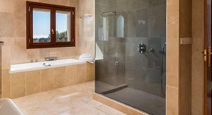 4 quarto Moradia para venda em Marbella com piscina - 1 875 000 € (Ref: 10001775)