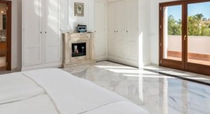 4 quarto Moradia para venda em Marbella com piscina - 1 875 000 € (Ref: 10001775)