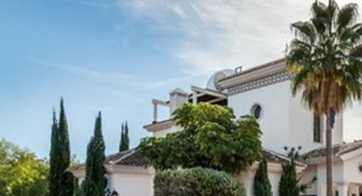 4 quarto Moradia para venda em Marbella com piscina - 1 875 000 € (Ref: 10001775)