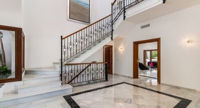 4 quarto Moradia para venda em Marbella com piscina - 1 875 000 € (Ref: 10001775)