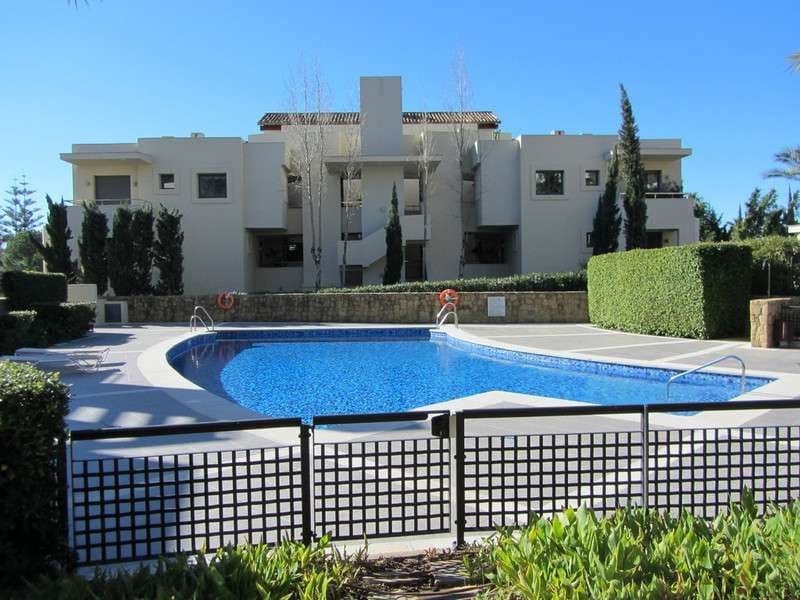 3 sypialnia Penthouse na sprzedaż w Marbella z basenem - 1 700 000 € (Ref: 10001780)