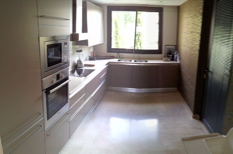 3 sypialnia Penthouse na sprzedaż w Marbella z basenem - 1 700 000 € (Ref: 10001780)