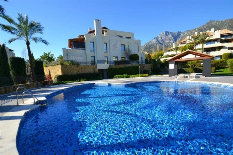 3 sypialnia Penthouse na sprzedaż w Marbella z basenem - 1 700 000 € (Ref: 10001780)