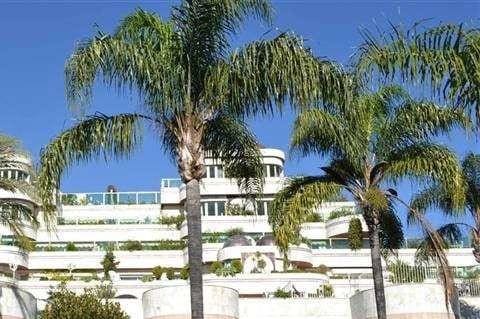 3 soverom Leilighet til salgs i Puerto Banus med svømmebasseng garasje - € 1 695 000 (Ref: 10001782)