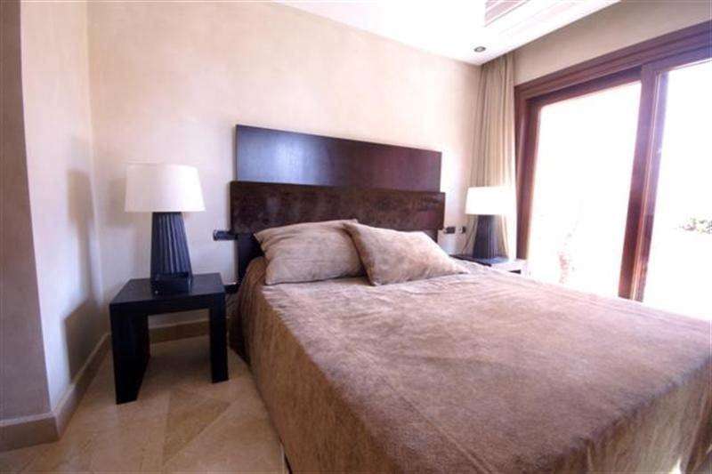 3 bedroom Penthouse for sale in New Golden Mile with pool - € 875,000 (Ref: 10001787)