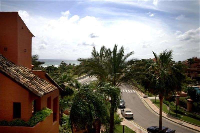 3 bedroom Penthouse for sale in New Golden Mile with pool - € 875,000 (Ref: 10001787)