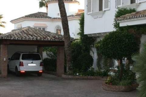 5 slaapkamer Villa te koop in El Paraiso met zwembad garage - € 1.695.000 (Ref: 10001788)