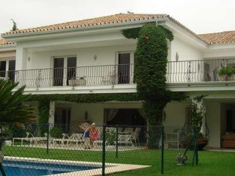 5 slaapkamer Villa te koop in El Paraiso met zwembad garage - € 1.695.000 (Ref: 10001788)