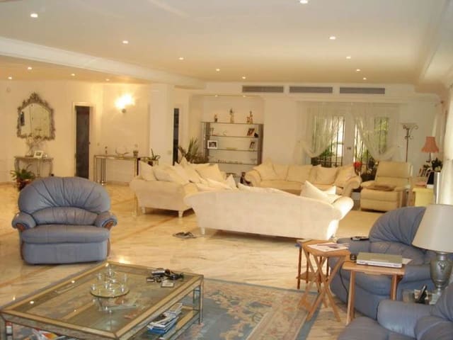 5 makuuhuone Huvila myytävänä paikassa El Paraiso, Estepona mukana uima-altaan 
autotalli - 1 695 000 € (Ref: 10001788)