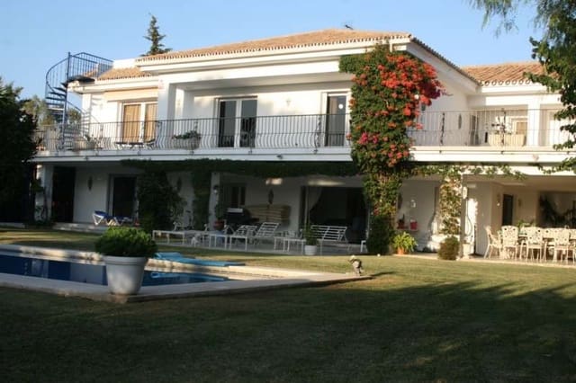 5 makuuhuone Huvila myytävänä paikassa El Paraiso, Estepona mukana uima-altaan 
autotalli - 1 695 000 € (Ref: 10001788)