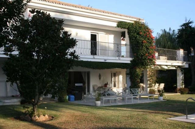 5 makuuhuone Huvila myytävänä paikassa El Paraiso, Estepona mukana uima-altaan 
autotalli - 1 695 000 € (Ref: 10001788)