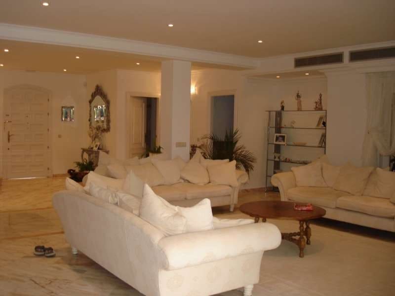 5 slaapkamer Villa te koop in El Paraiso met zwembad garage - € 1.695.000 (Ref: 10001788)