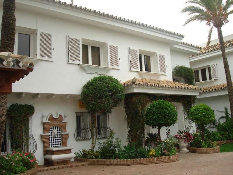 5 slaapkamer Villa te koop in El Paraiso met zwembad garage - € 1.695.000 (Ref: 10001788)