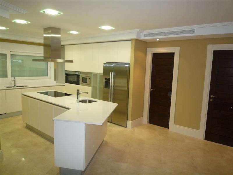 5 slaapkamer Villa te koop in Marbella met zwembad garage - € 3.100.000 (Ref: 10001790)