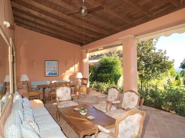 10 bedroom Finca/Country House for sale in Marbella with pool - € 2,600,000 (Ref: 10001791)