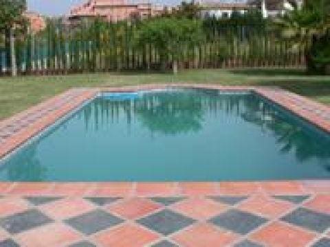 4 soveværelse Villa til salg i Marbella med swimmingpool garage - € 1.200.000 (Ref: 10001792)